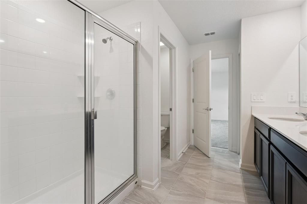 En Venta: $370,000 (4 camas, 2 baños, 2645 Pies cuadrados)