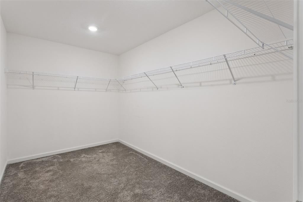 En Venta: $370,000 (4 camas, 2 baños, 2645 Pies cuadrados)