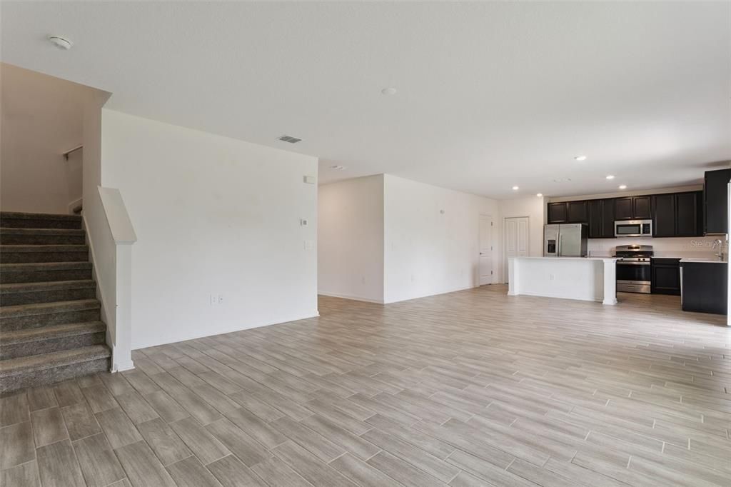 En Venta: $370,000 (4 camas, 2 baños, 2645 Pies cuadrados)