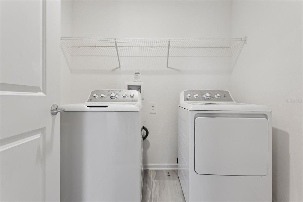 En Venta: $370,000 (4 camas, 2 baños, 2645 Pies cuadrados)