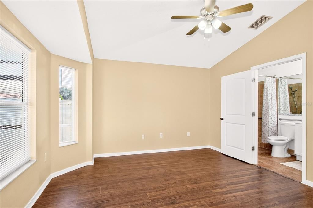 For Sale: $294,000 (3 beds, 2 baths, 1296 Square Feet)