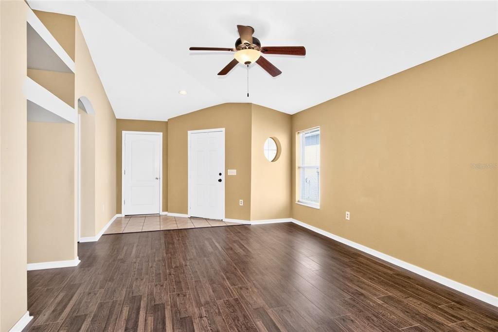 For Sale: $294,000 (3 beds, 2 baths, 1296 Square Feet)
