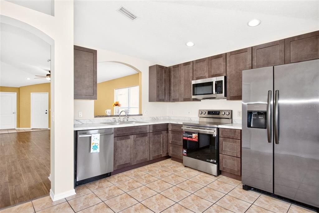 For Sale: $294,000 (3 beds, 2 baths, 1296 Square Feet)