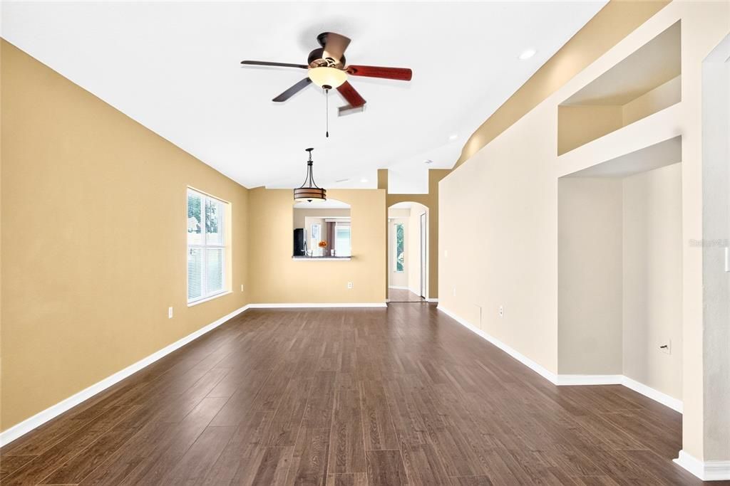 For Sale: $294,000 (3 beds, 2 baths, 1296 Square Feet)