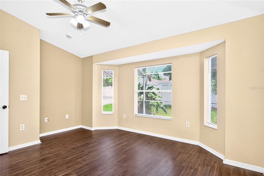 For Sale: $294,000 (3 beds, 2 baths, 1296 Square Feet)
