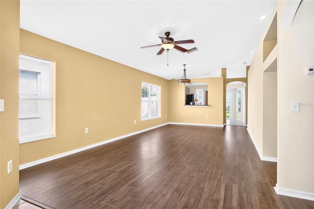 For Sale: $294,000 (3 beds, 2 baths, 1296 Square Feet)
