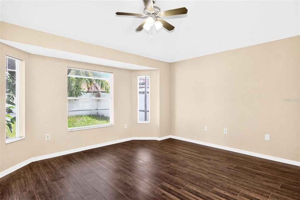 For Sale: $294,000 (3 beds, 2 baths, 1296 Square Feet)