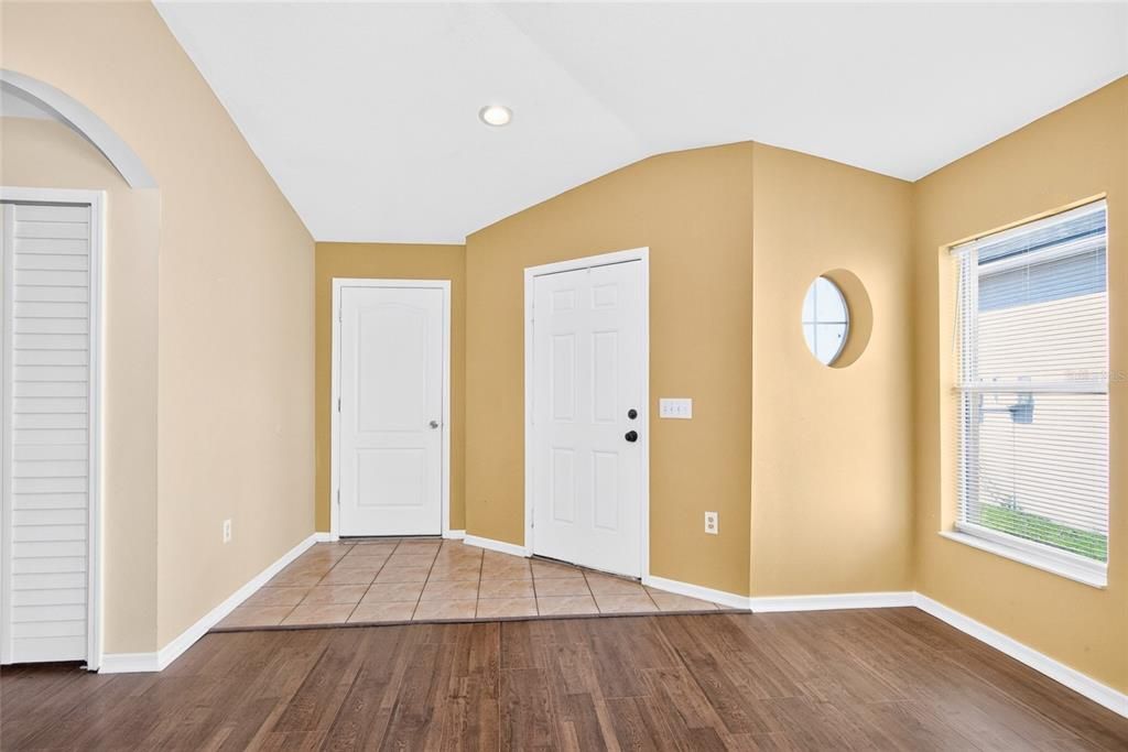 For Sale: $294,000 (3 beds, 2 baths, 1296 Square Feet)