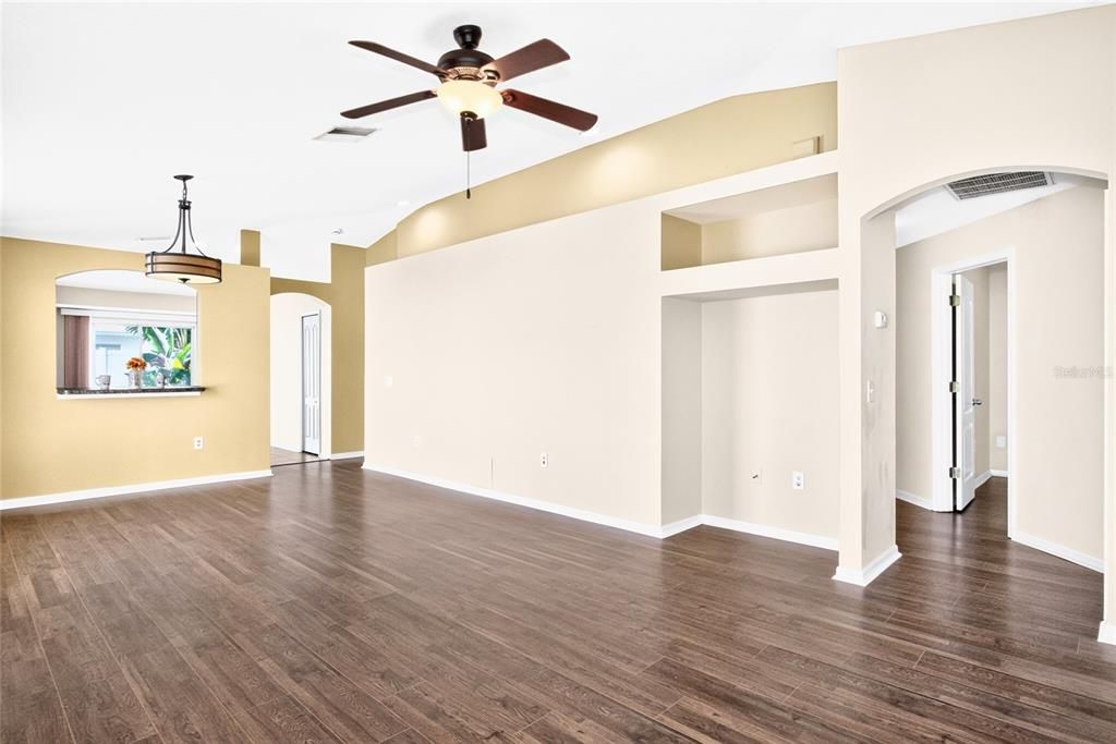 For Sale: $294,000 (3 beds, 2 baths, 1296 Square Feet)