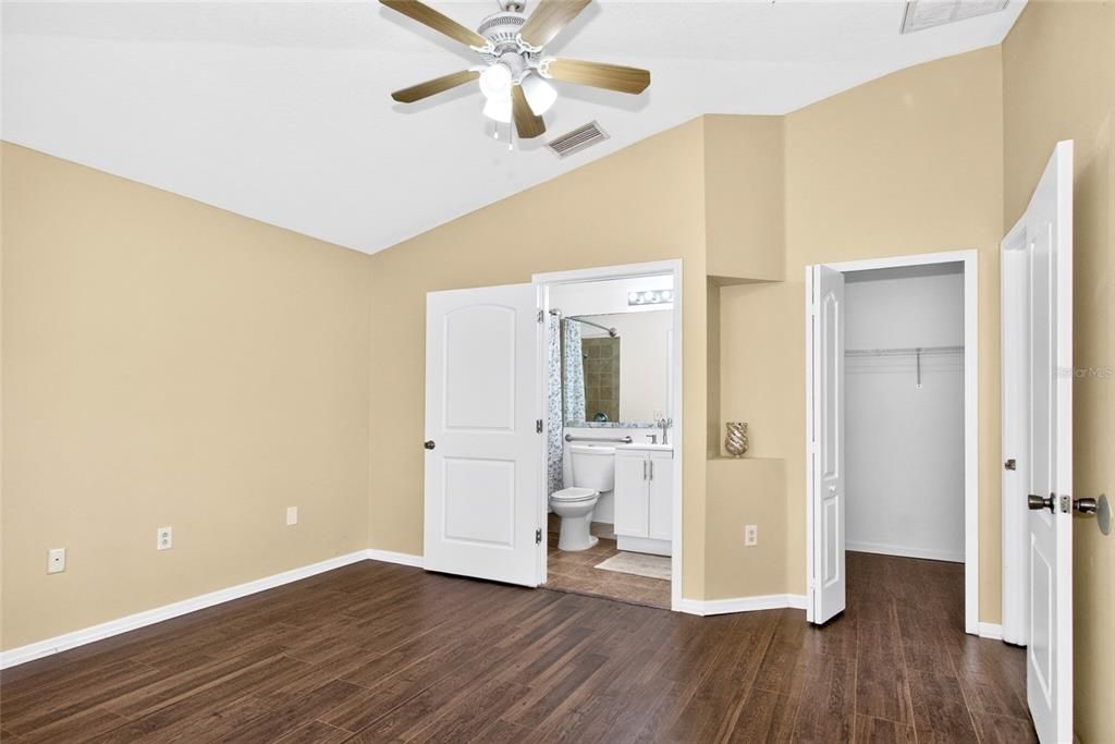 For Sale: $294,000 (3 beds, 2 baths, 1296 Square Feet)