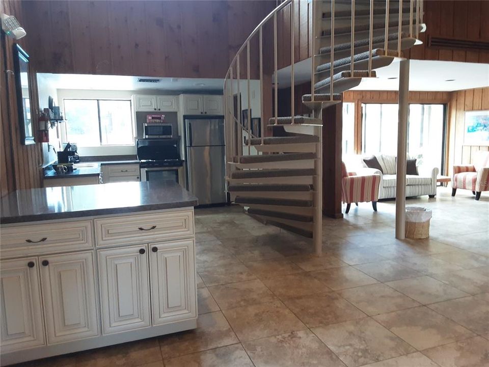 На продажу: $296,000 (4 спален, 2 ванн, 1664 Квадратных фут)