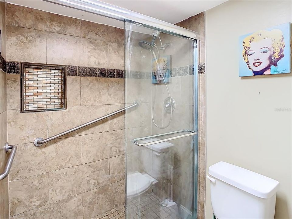 На продажу: $296,000 (4 спален, 2 ванн, 1664 Квадратных фут)