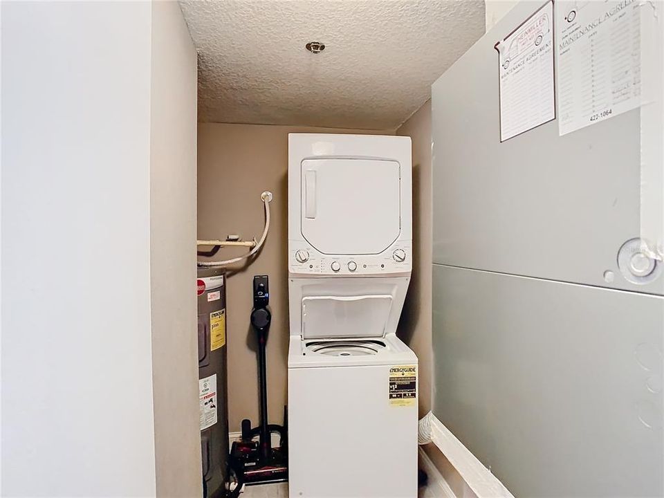 На продажу: $296,000 (4 спален, 2 ванн, 1664 Квадратных фут)