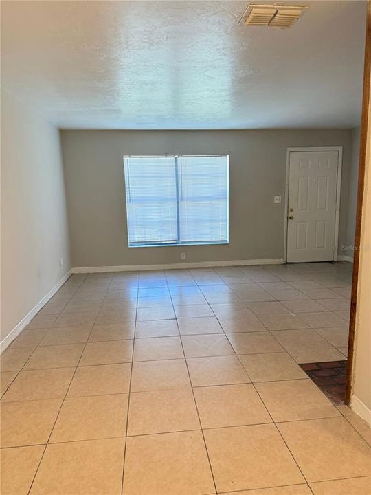 For Rent: $900 (2 beds, 1 baths, 3348 Square Feet)