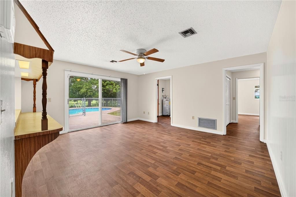 For Sale: $375,000 (2 beds, 2 baths, 1608 Square Feet)
