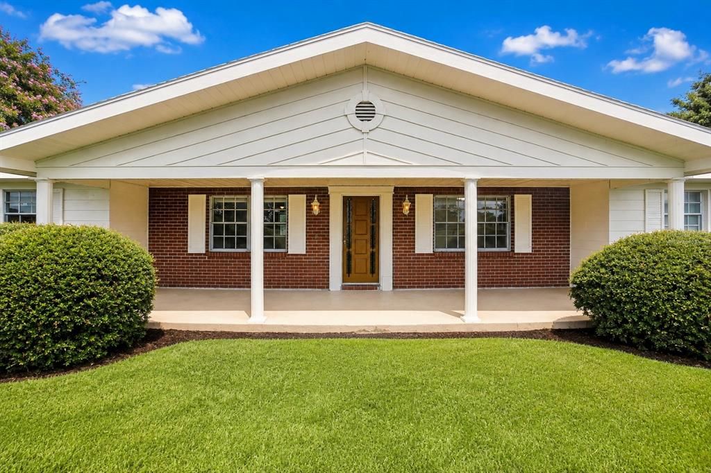 For Sale: $375,000 (2 beds, 2 baths, 1608 Square Feet)