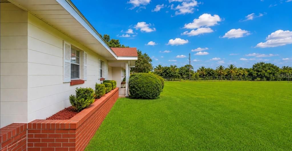 For Sale: $375,000 (2 beds, 2 baths, 1608 Square Feet)