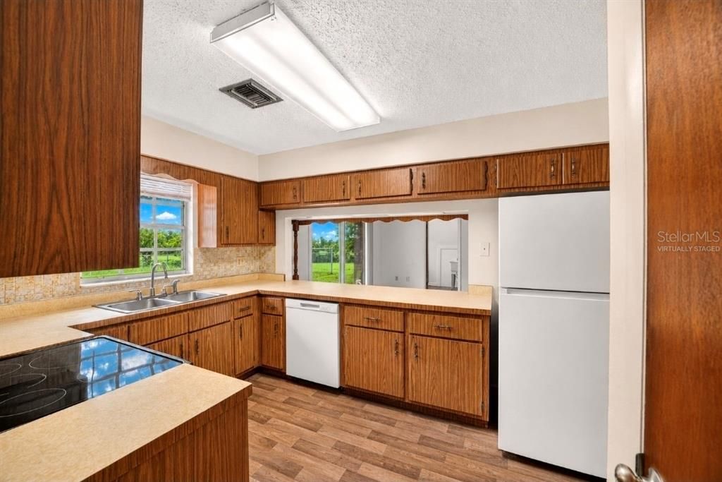 For Sale: $375,000 (2 beds, 2 baths, 1608 Square Feet)