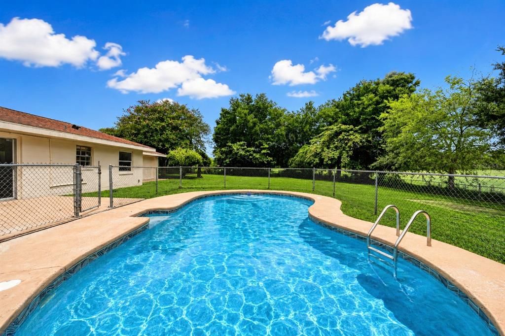 For Sale: $375,000 (2 beds, 2 baths, 1608 Square Feet)