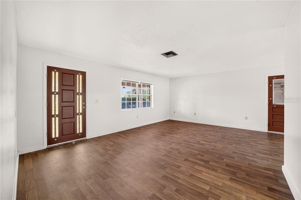 For Sale: $375,000 (2 beds, 2 baths, 1608 Square Feet)