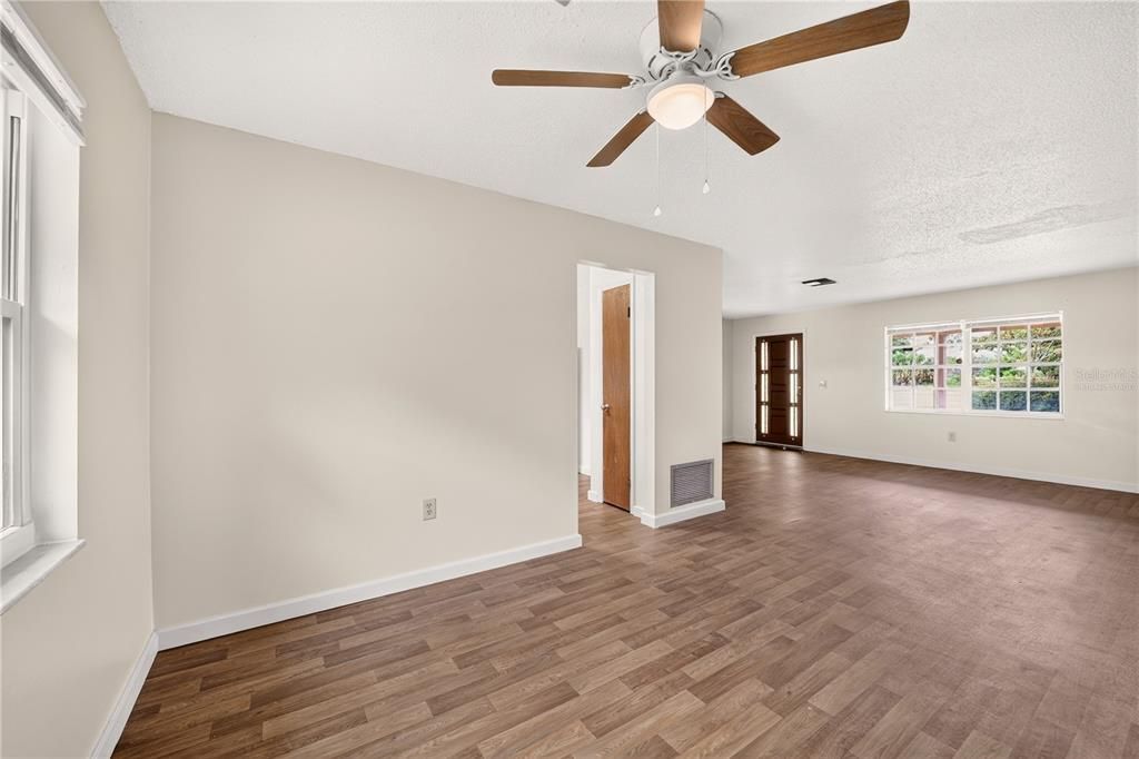 For Sale: $375,000 (2 beds, 2 baths, 1608 Square Feet)