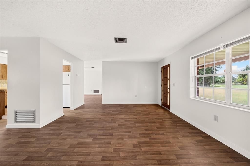 For Sale: $375,000 (2 beds, 2 baths, 1608 Square Feet)