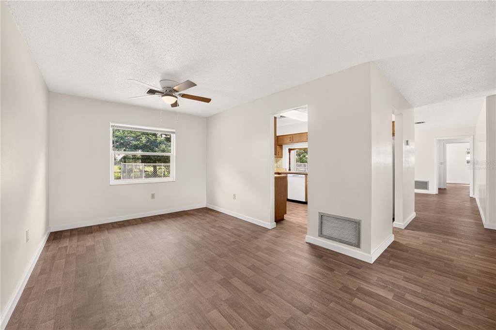 For Sale: $375,000 (2 beds, 2 baths, 1608 Square Feet)