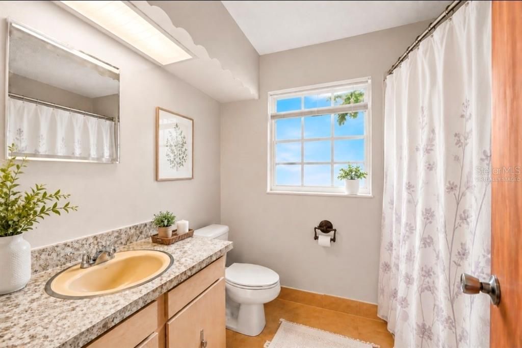 For Sale: $375,000 (2 beds, 2 baths, 1608 Square Feet)