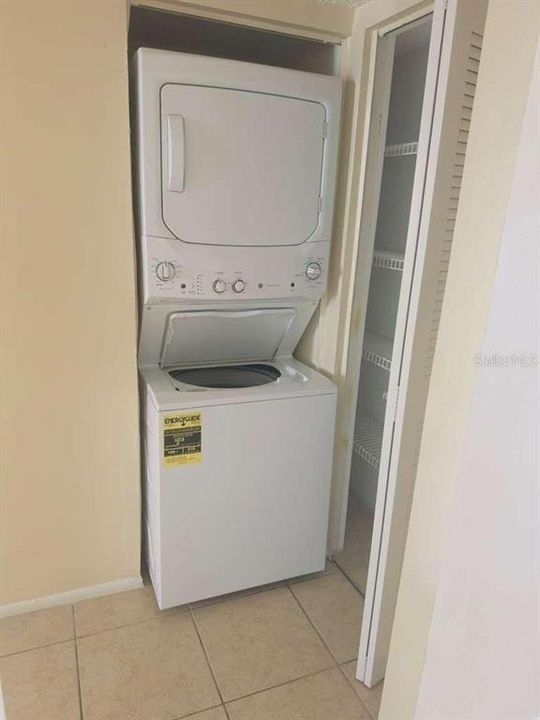 На продажу: $189,000 (2 спален, 2 ванн, 934 Квадратных фут)