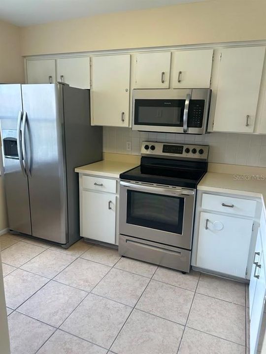 На продажу: $189,000 (2 спален, 2 ванн, 934 Квадратных фут)
