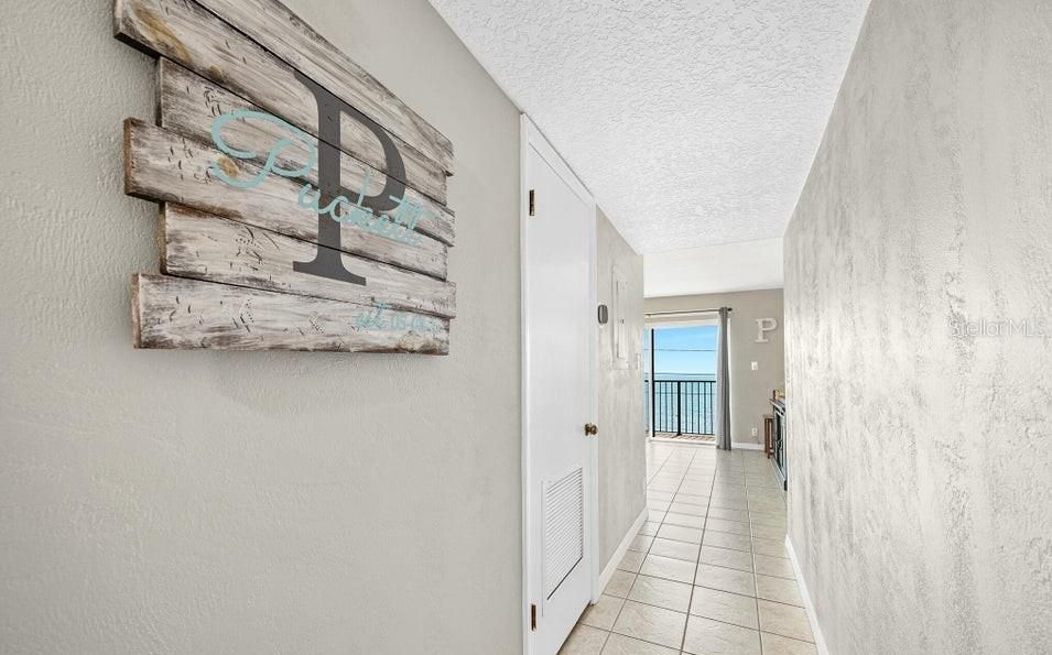 For Sale: $304,900 (2 beds, 2 baths, 1025 Square Feet)