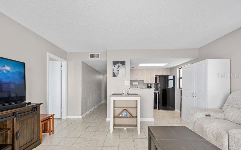 For Sale: $304,900 (2 beds, 2 baths, 1025 Square Feet)
