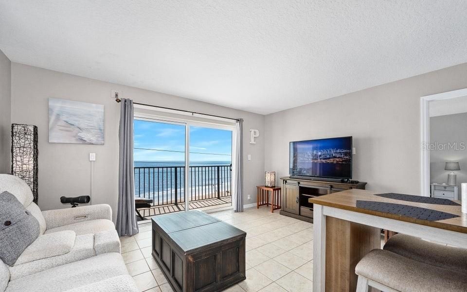For Sale: $304,900 (2 beds, 2 baths, 1025 Square Feet)