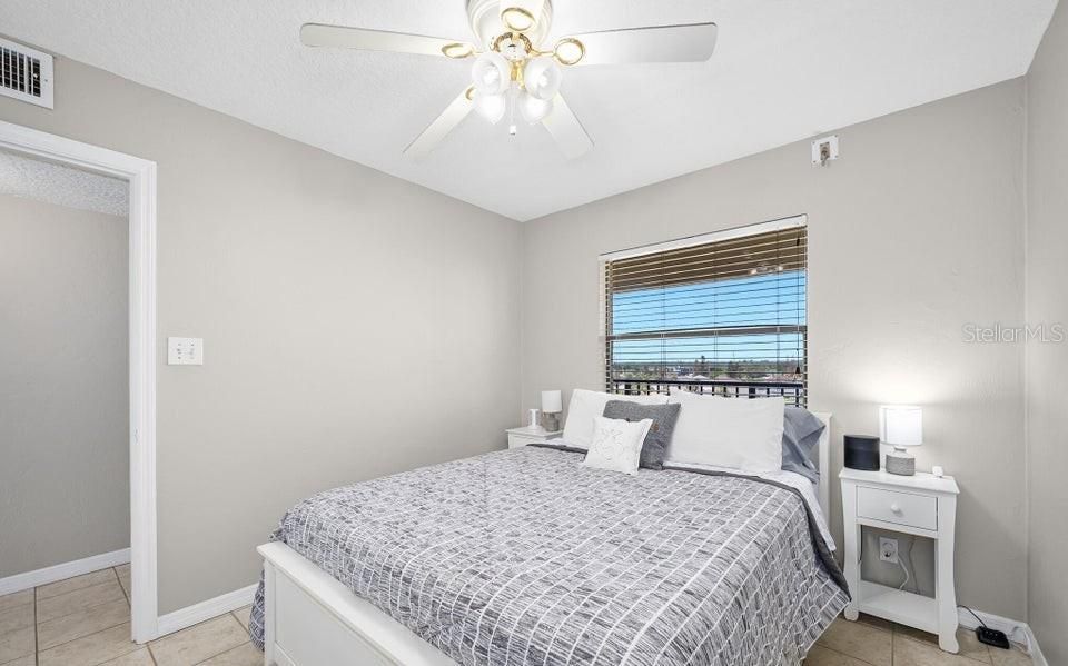 For Sale: $304,900 (2 beds, 2 baths, 1025 Square Feet)