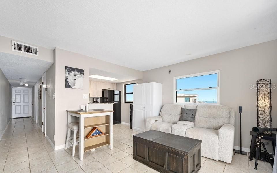For Sale: $304,900 (2 beds, 2 baths, 1025 Square Feet)