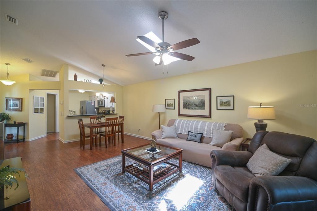 For Sale: $219,900 (2 beds, 2 baths, 1187 Square Feet)