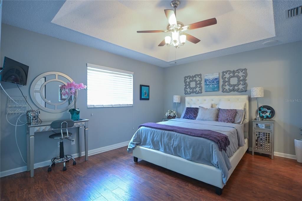 For Sale: $219,900 (2 beds, 2 baths, 1187 Square Feet)