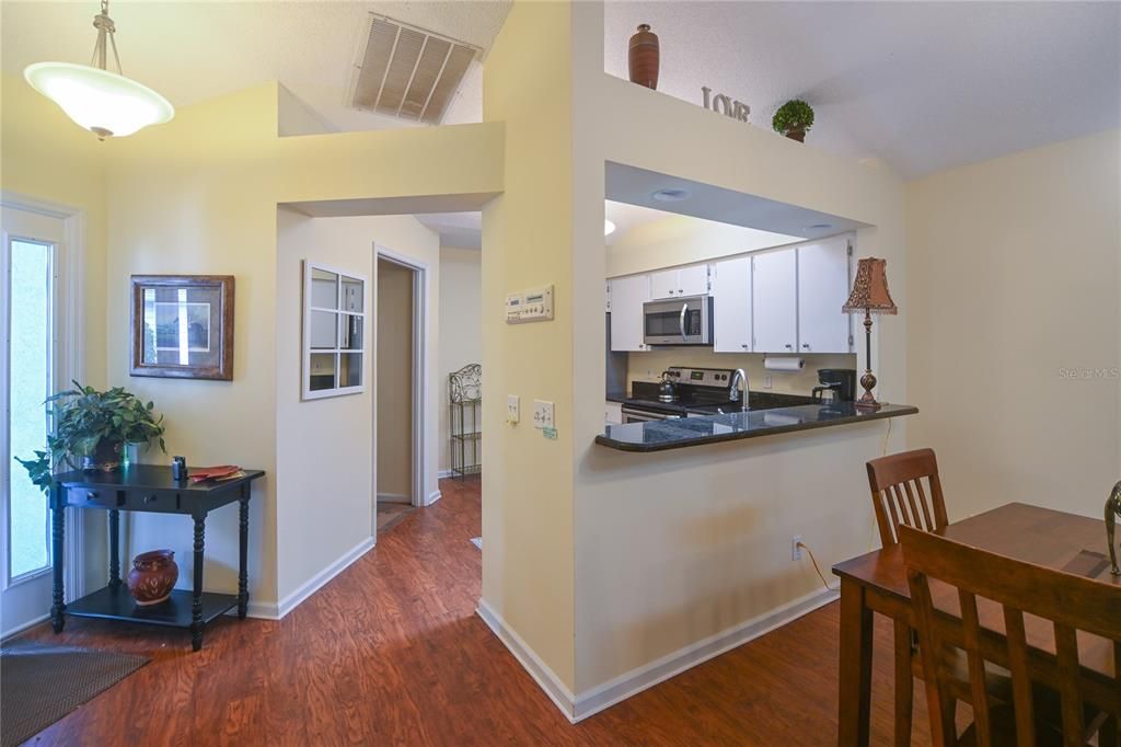 For Sale: $219,900 (2 beds, 2 baths, 1187 Square Feet)