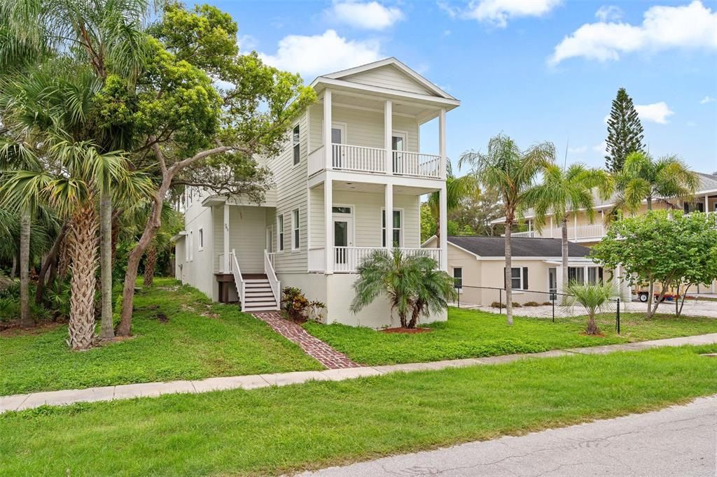 For Sale: $774,900 (3 beds, 3 baths, 2416 Square Feet)