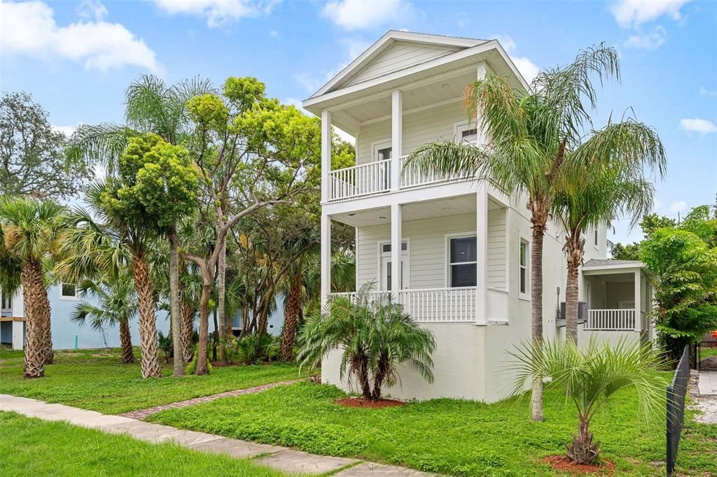 For Sale: $774,900 (3 beds, 3 baths, 2416 Square Feet)