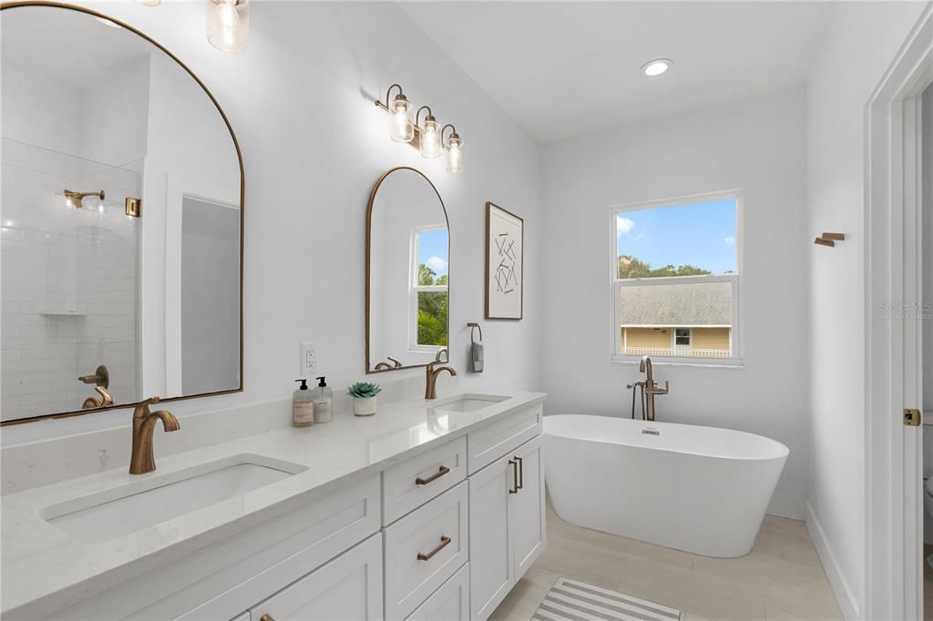 For Sale: $774,900 (3 beds, 3 baths, 2416 Square Feet)