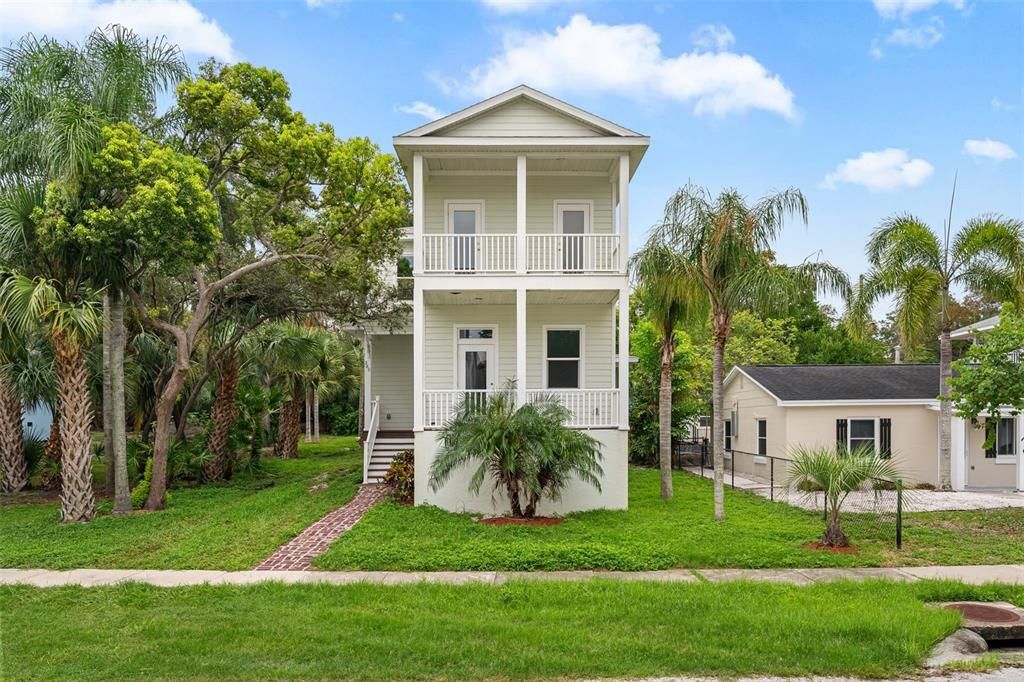 For Sale: $774,900 (3 beds, 3 baths, 2416 Square Feet)