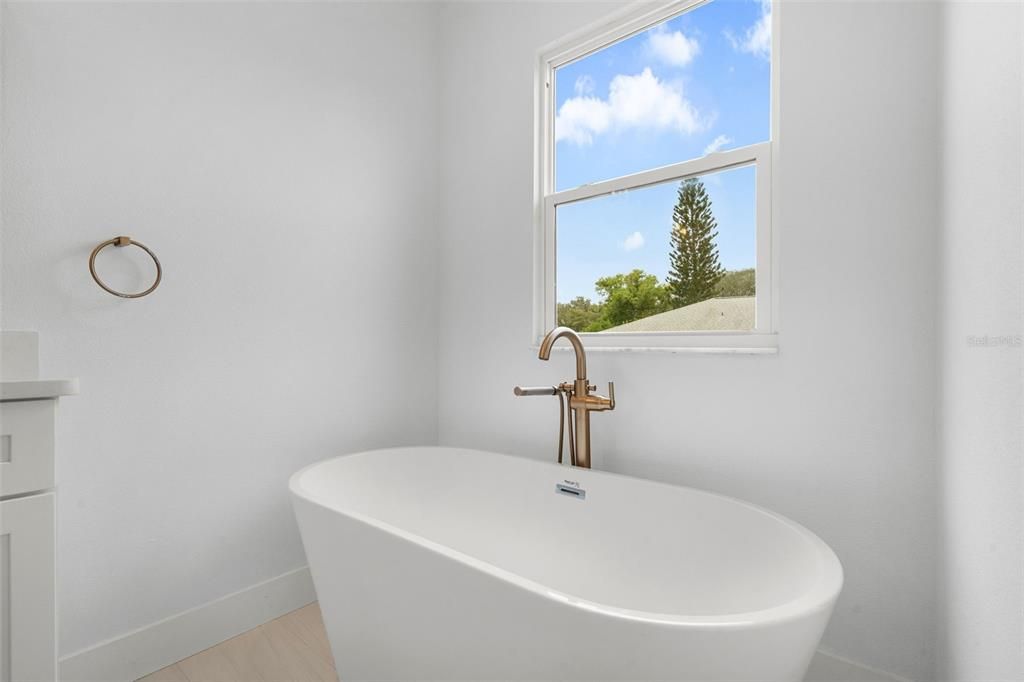 For Sale: $774,900 (3 beds, 3 baths, 2416 Square Feet)