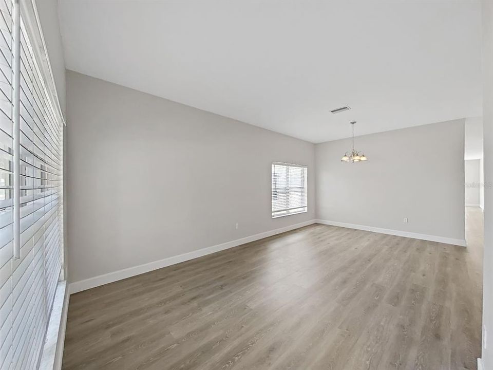 For Sale: $349,000 (4 beds, 2 baths, 1938 Square Feet)