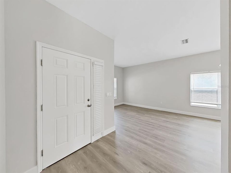 For Sale: $349,000 (4 beds, 2 baths, 1938 Square Feet)