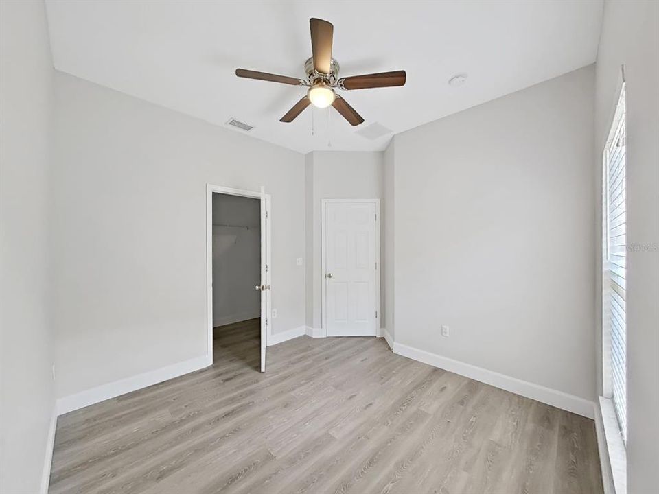 For Sale: $349,000 (4 beds, 2 baths, 1938 Square Feet)