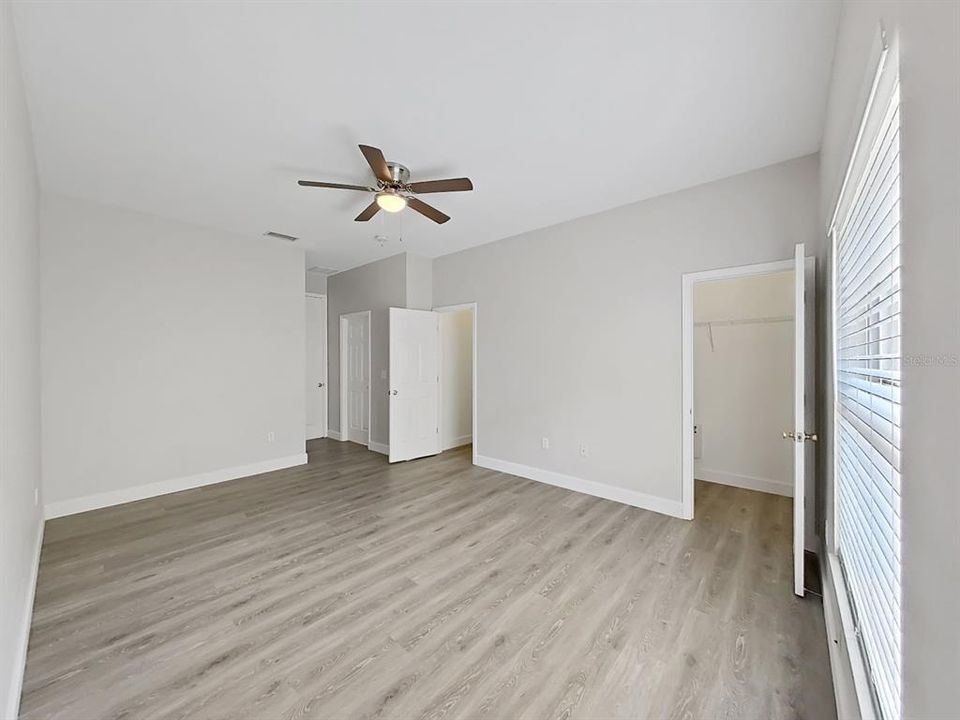 For Sale: $349,000 (4 beds, 2 baths, 1938 Square Feet)