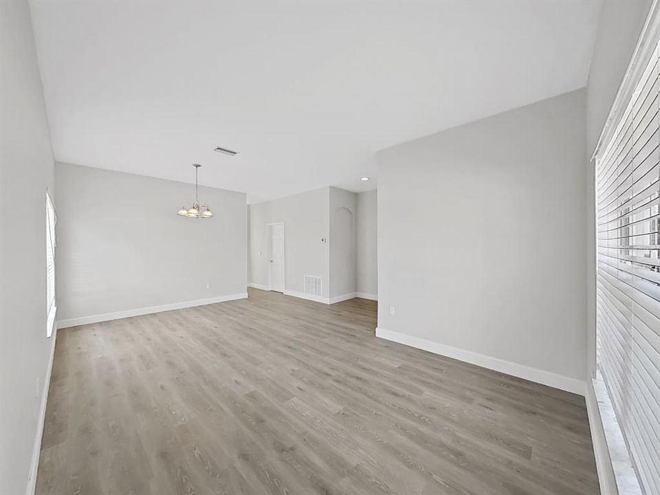For Sale: $349,000 (4 beds, 2 baths, 1938 Square Feet)
