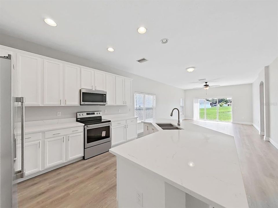 For Sale: $349,000 (4 beds, 2 baths, 1938 Square Feet)