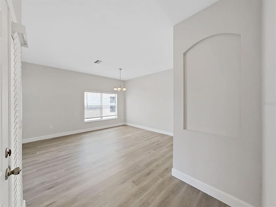 For Sale: $349,000 (4 beds, 2 baths, 1938 Square Feet)